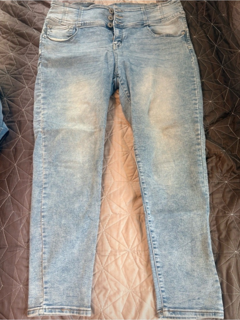 No Boundaries Light Wash Straight Leg Women's Jeans